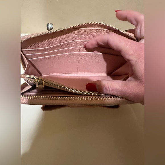 PRADA MILANO SAFFIANO LUX CONTINENTAL
WALLET - Picture 6 of 13